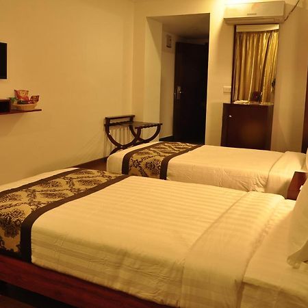 Grand Clarks Inn Badami Luaran gambar