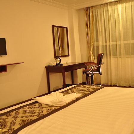Grand Clarks Inn Badami Luaran gambar