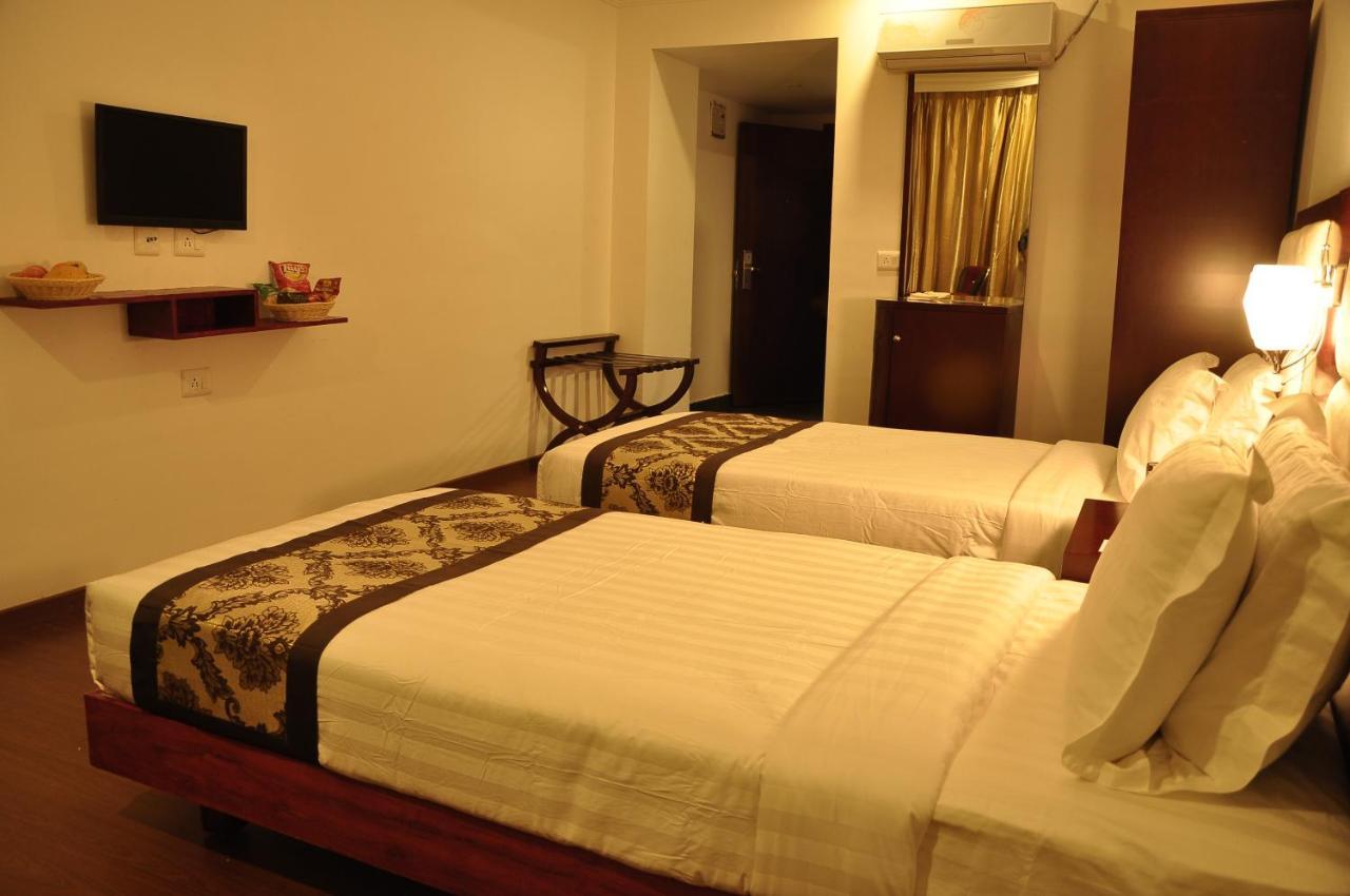 Grand Clarks Inn Badami Luaran gambar