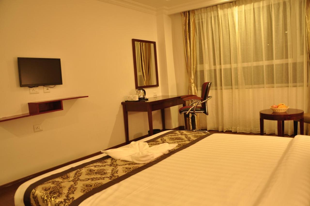 Grand Clarks Inn Badami Luaran gambar