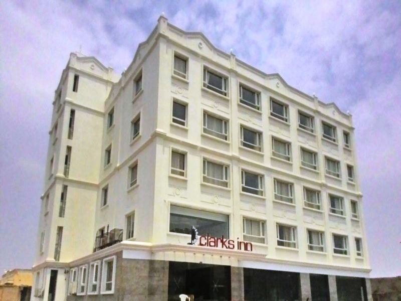 Grand Clarks Inn Badami Luaran gambar