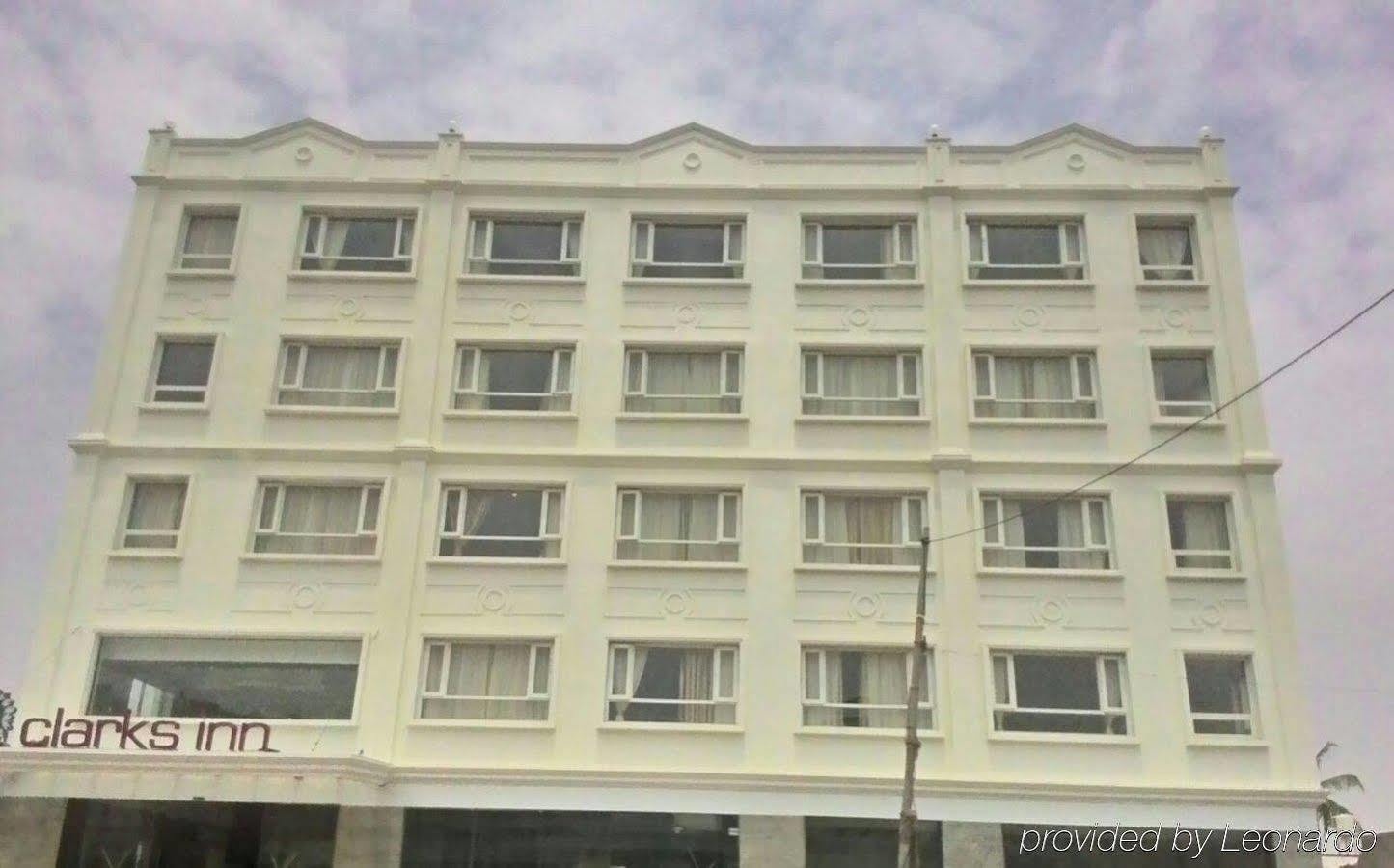Grand Clarks Inn Badami Luaran gambar