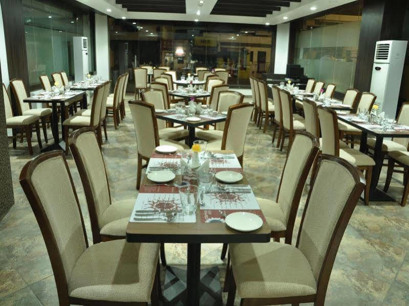 Grand Clarks Inn Badami Luaran gambar