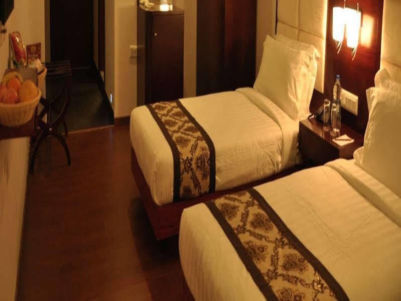 Grand Clarks Inn Badami Luaran gambar