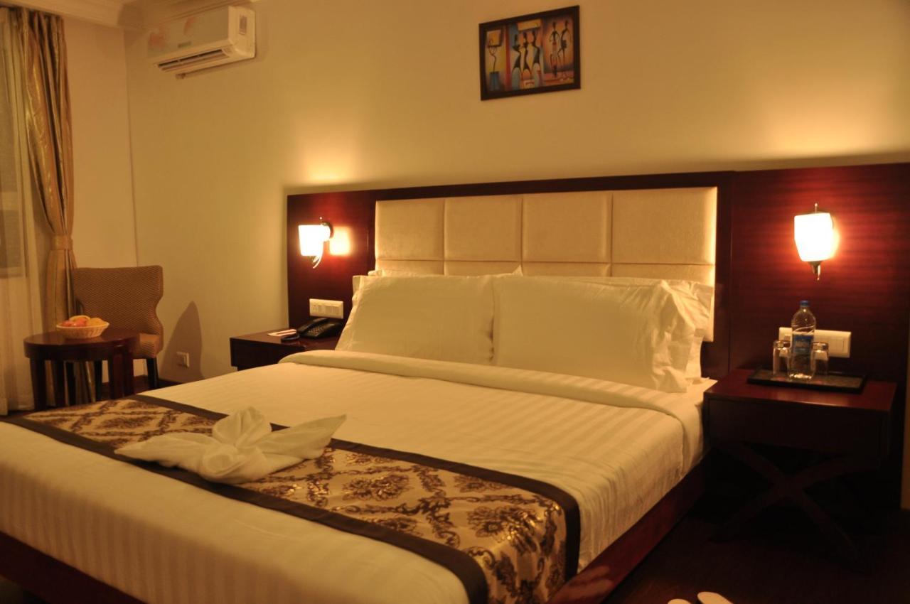 Grand Clarks Inn Badami Luaran gambar