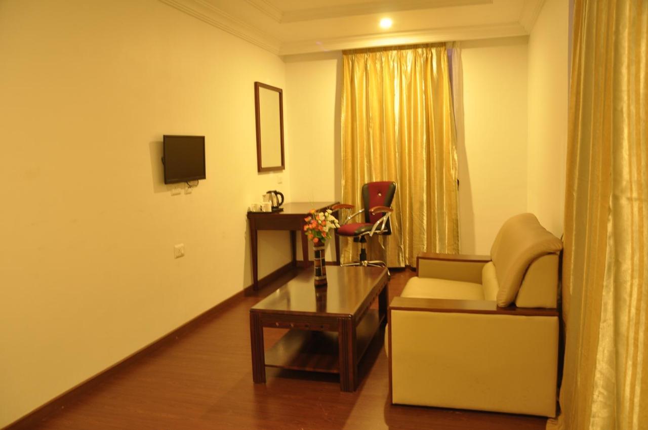Grand Clarks Inn Badami Luaran gambar