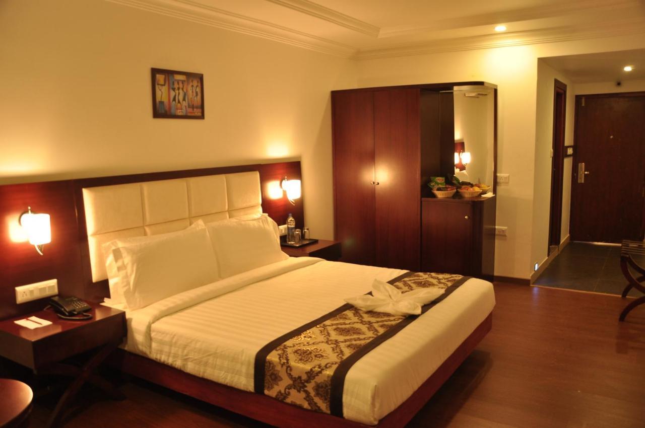 Grand Clarks Inn Badami Luaran gambar