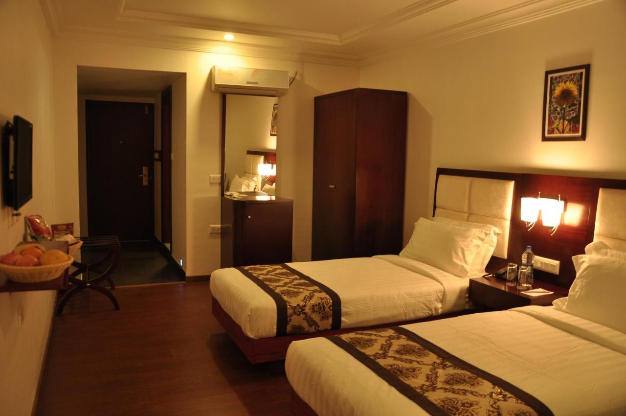 Grand Clarks Inn Badami Luaran gambar