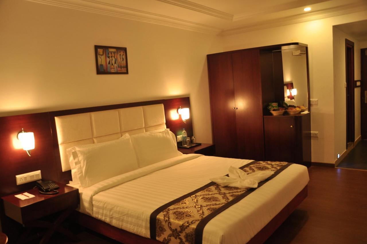 Grand Clarks Inn Badami Luaran gambar