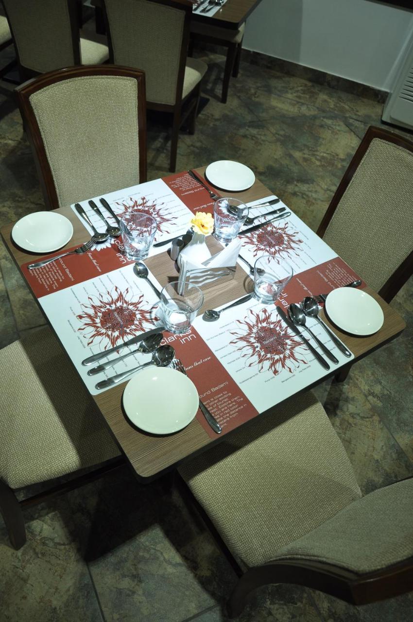Grand Clarks Inn Badami Luaran gambar